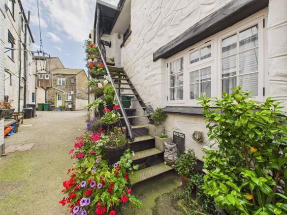 CAM05627G0-PR0004-STILL022