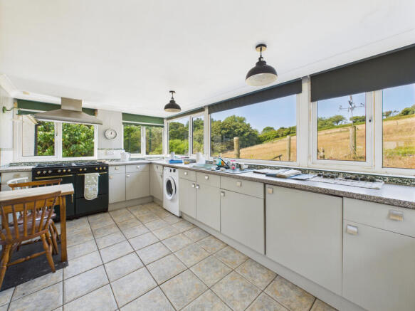 CAM05627G0-PR0012-STILL010