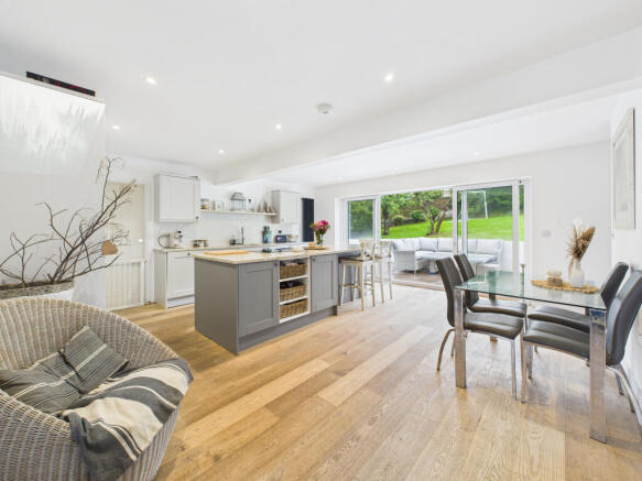 CAM05627G0-PR0019-STILL013