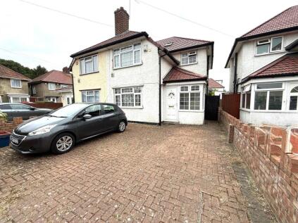 St. Leonards Gardens, Hounslow