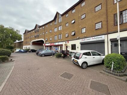 Comer Crescent, Southall