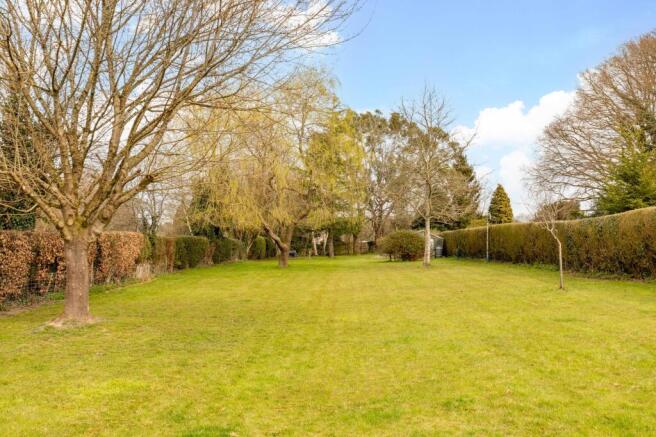 Large secluded rear garden