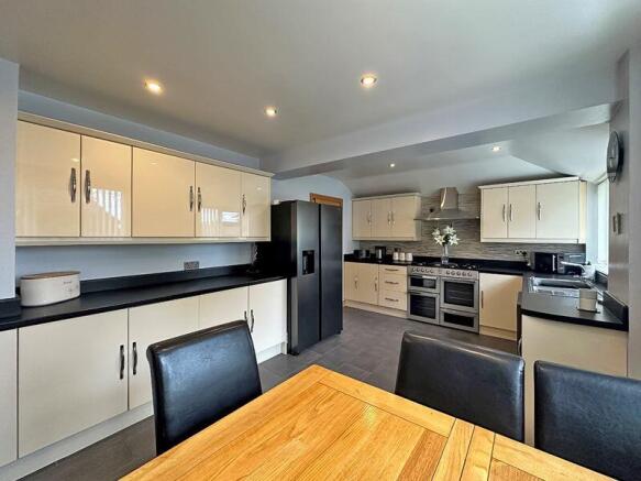 KITCHEN/DINER