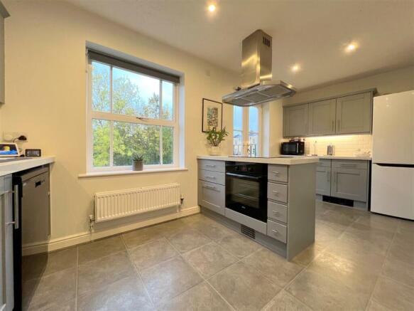 Kitchen 3-001.jpg