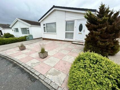 Penrhyn Bay - 2 bedroom detached bungalow for sale