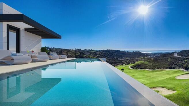 ROOFTOP POOL