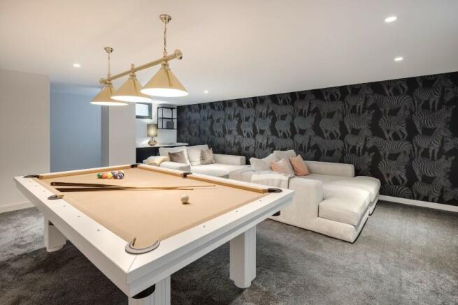 ENTERTAINING ROOM