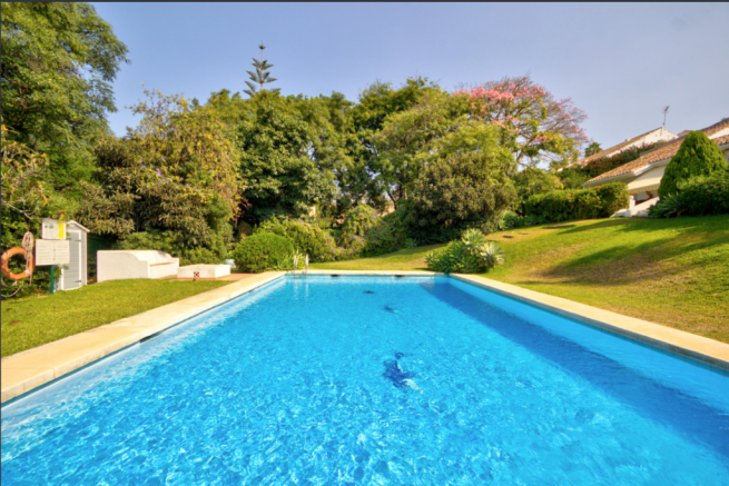 Swimming pool