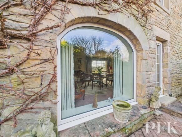 Feature window
