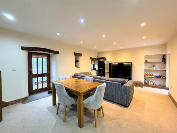 Living Room / Dining