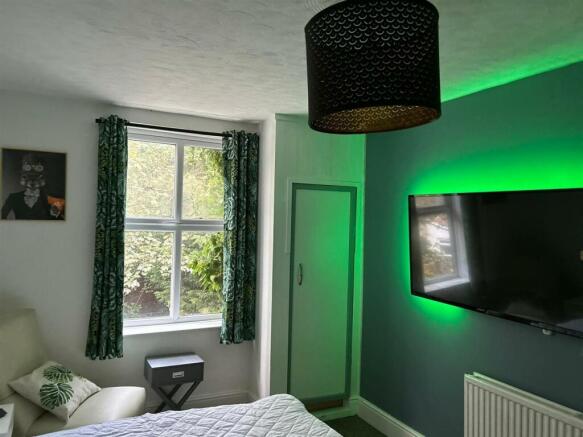 Bedroom 1.jpg