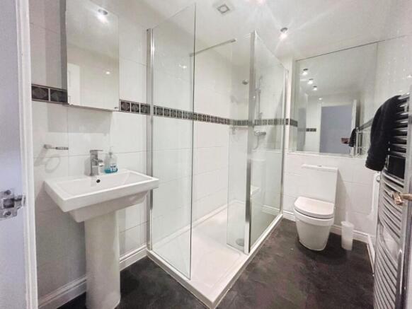 pbox-bathroom-330676.jpg