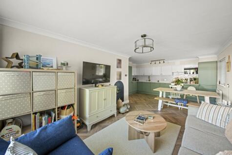 Manor Court Road, Hanwell, W7