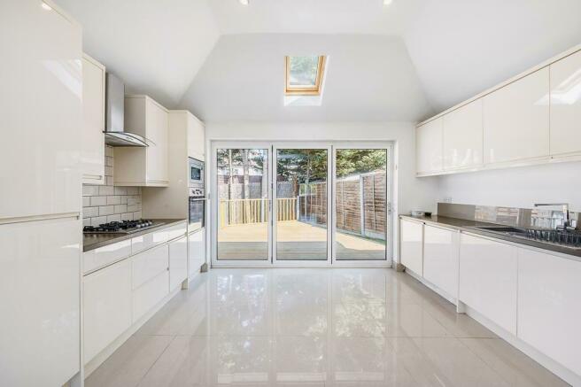 Stunning Integrated Kitchen Area