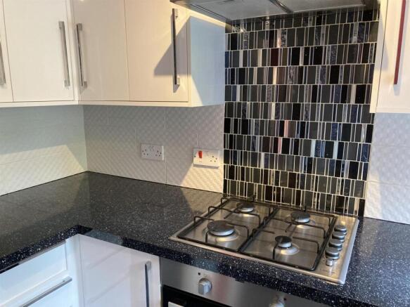 Kitchen 2.jpg