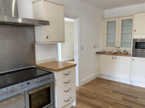 Kitchen 2.jpg
