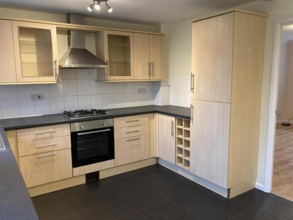 Kitchen 2.jpg