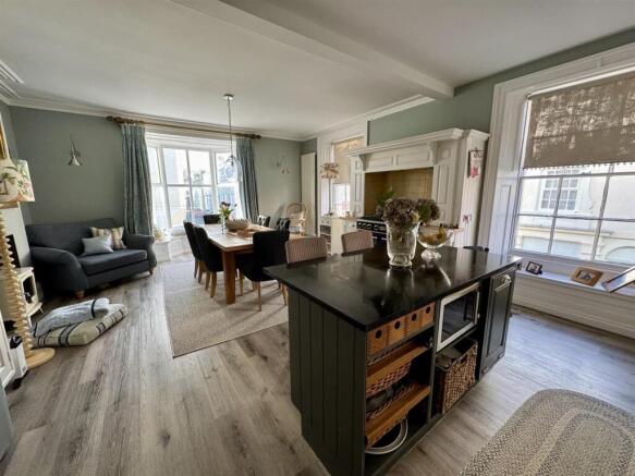 Open Plan Living Room/Kitchen