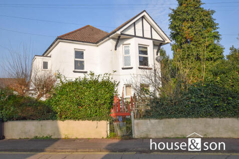 First Floor Flat ,121a Bennett Road, Bournemouth, BH8