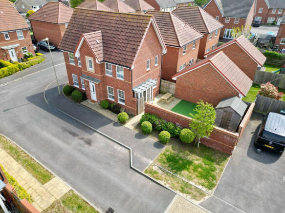 Detached, 3 bedroom, 2 bathroom house