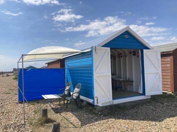 BEACH HUT
