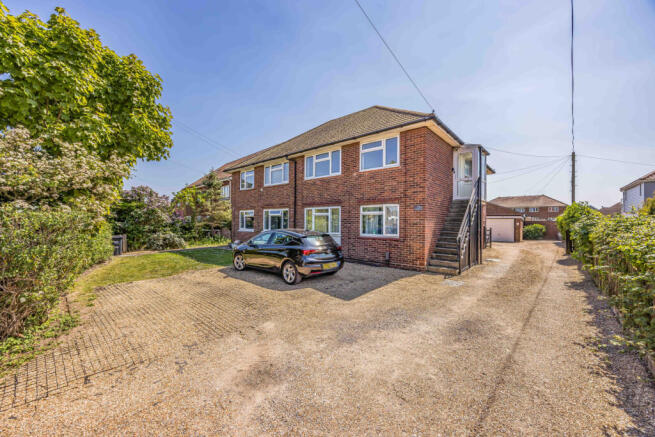 2 BEDROOM FLAT WITH GARAGE