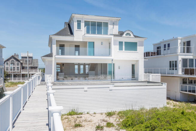 5 Bedroom Detached House For Sale In The Hamptons New York Usa