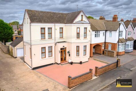 Avon Street, Coventry * DETACHED & SIX DOUBLE BEDROOMS *