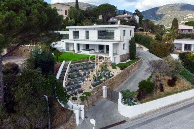 5 bedroom villa for sale in Provence-Alps-Cote d`Azur, Var, Cavalaire ...