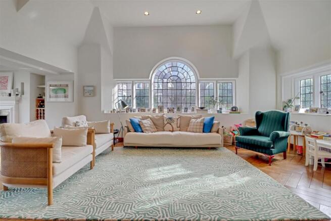 LOUNGE V2.jpg
