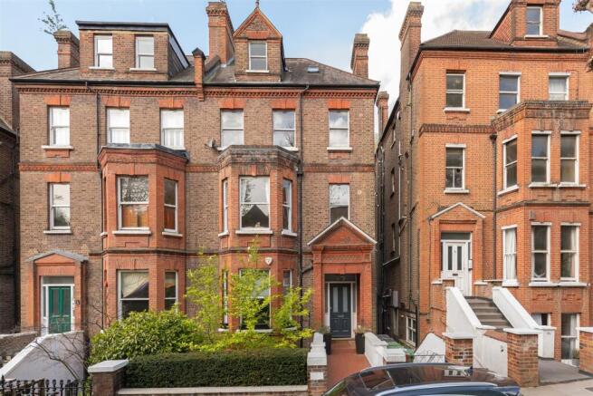 Flat 3, 35 Netherhall Gardens Hi-16.jpg