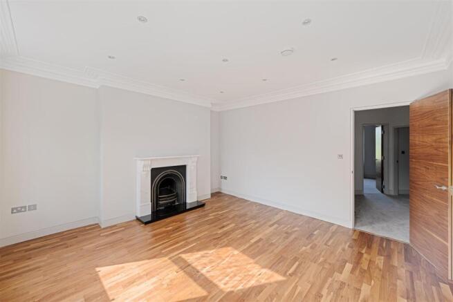 Flat 3, 35 Netherhall Gardens Hi-3.jpg