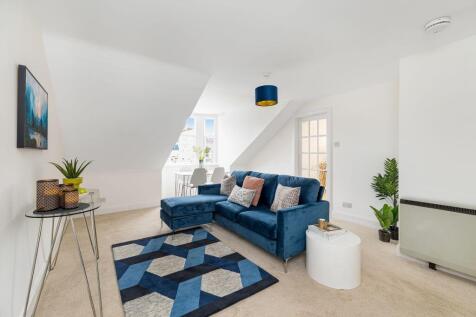 77 (3F3), Rose Street, New Town, Edinburgh, EH2 3DT