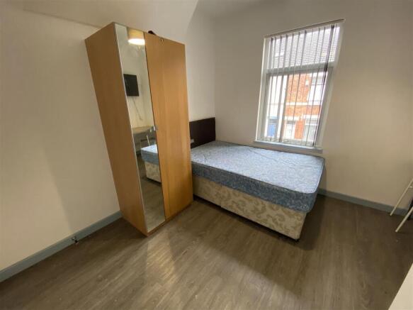 Ensuite Bedroom 2