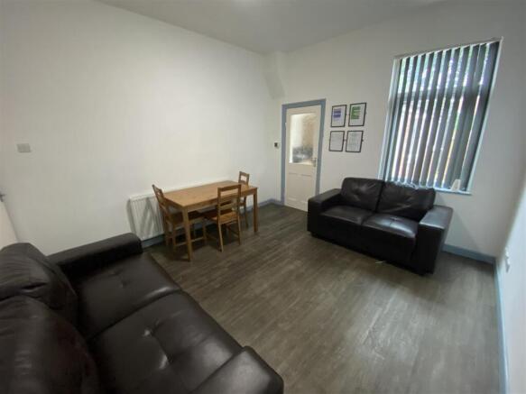 Lounge & Dining Area