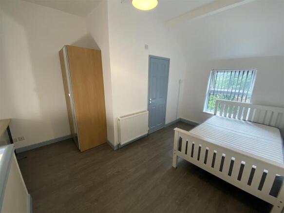 Ensuite Bedroom 4 - Second Floor