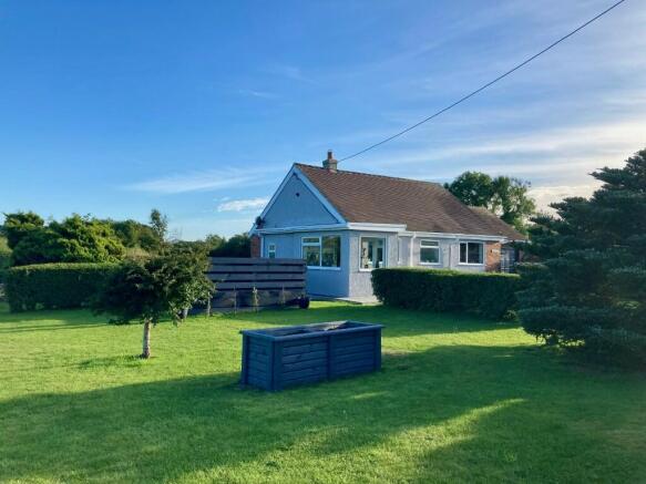 SIDE/REAR GARDEN