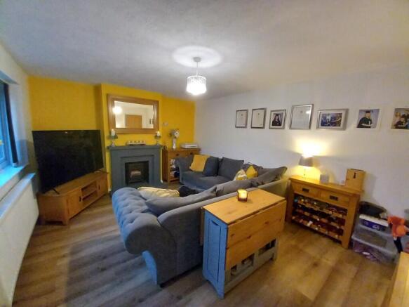 LOUNGE/DINING ROOM 