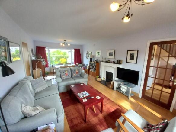 LOUNGE/DINING ROOM 