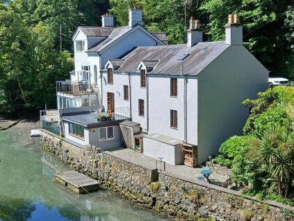 Menai Bridge, Anglesey, LL59