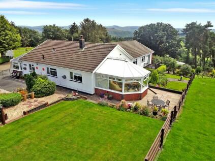 Builth Wells - 4 bedroom equestrian facility for sale