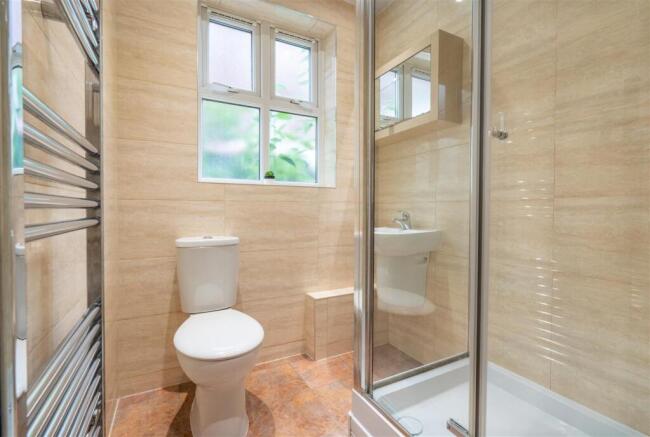 Bathroom 1.jpg