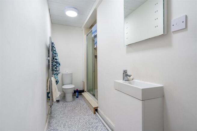 Bathroom 1_.jpg