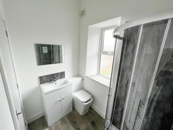 Flat 5, 27 Victoria Road_-4.jpg