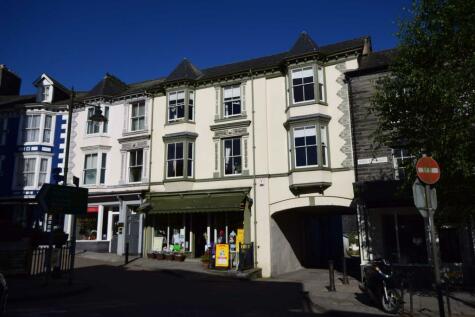 Machynlleth - 4 bedroom end of terrace house for sale
