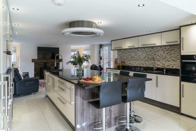 Spacious kitchen living area