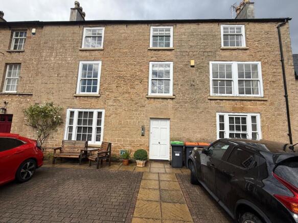 Welcome to 16 Dobsons Mews a spacious first floor apartment