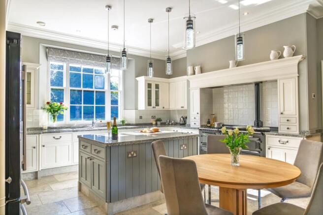 Farmhouse kitchen with top of the range appliances