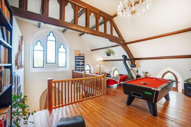 Galleried landing entertaining space