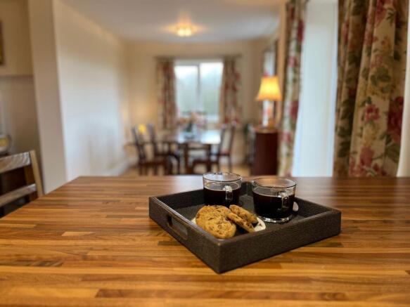 Kitchen peninsular island